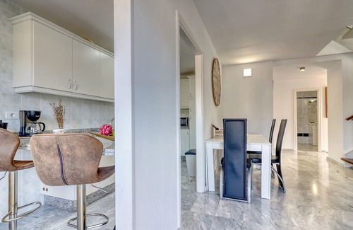 Los Cristianos Apartamento | Two-floor Penthouse w Complex Pool Outdoor Terrace