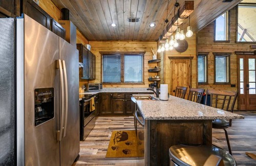 Broken Bow Apartamento | The Adirondack Hottub Shuffleboard Fireplace Foosball Table Arcade