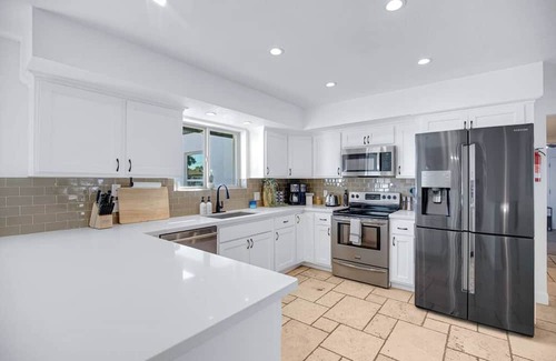 Shalimar Casa | Huge Golf Course Home-free Heated Pool Theatre Gym