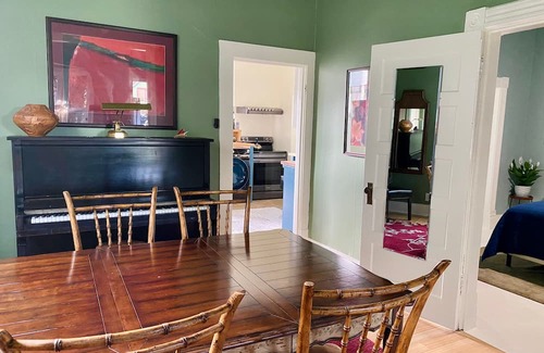 York Apartamento | Downstairs Thevictorian Downtown and Dog-friendly