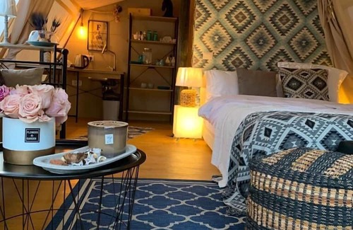 Tesila Cama Y Desayuno | Luxury Lake House & Glamping