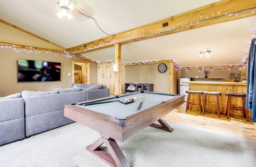 Queensbury Cabaña | 7 Mi to Glens Falls: Peaceful Retreat w/Game Room