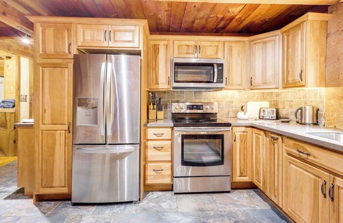 Queensbury Cabaña | 7 Mi to Glens Falls: Peaceful Retreat w/Game Room