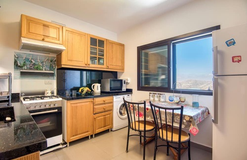 Kfardebian Apartamento | Gin 3-Bedroom Apartment in Mzaar