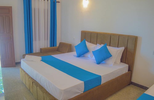 Akurala Hotel | Blue Water Paradise Akurala