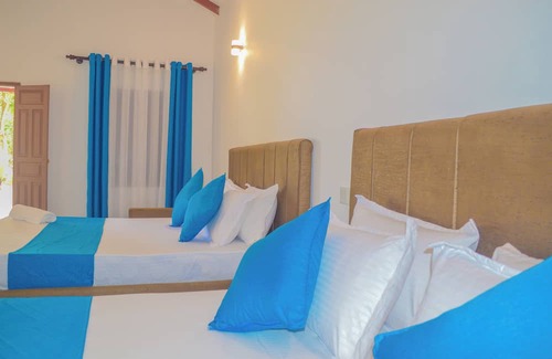 Akurala Hotel | Blue Water Paradise Akurala