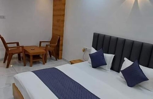 Patan Cama Y Desayuno | Hotel The Grand Jashi Residency