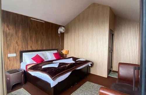 Kanatal Hotel | Navira Hills Cottages Kanatal