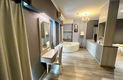 Bang Sao Thong Hotel | Napheera Royal Tel