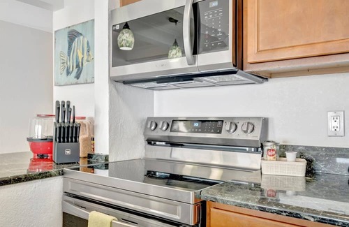 Rocky Point Apartamento | Palm Court a Bayview 2 Bed Suite Heated Pool