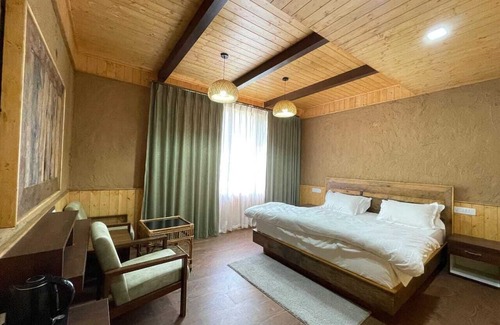 Keylong Hotel | Mud Essence