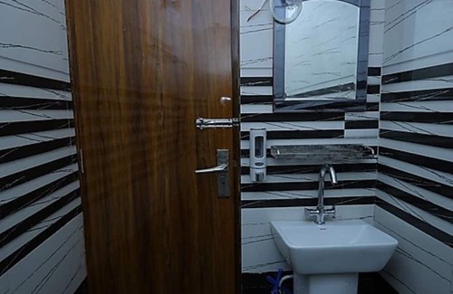 Bareilly Hotel | Hotel Rajani Bareilly AC Room