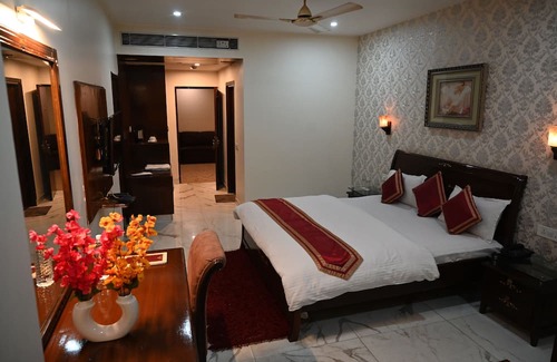 Hasanpur Complejo | Legasy Suites and Resorts