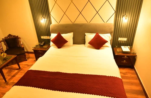 Hasanpur Complejo | Legasy Suites and Resorts