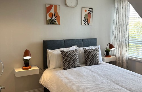 New Lodge Hotel | Ocho Homes By Eight Continents Duncairn Gardens