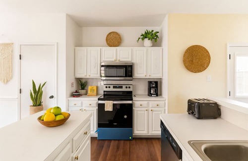 North Central Carrollton Casa | Spacious Home Quiet Neighborhood nr Downtown