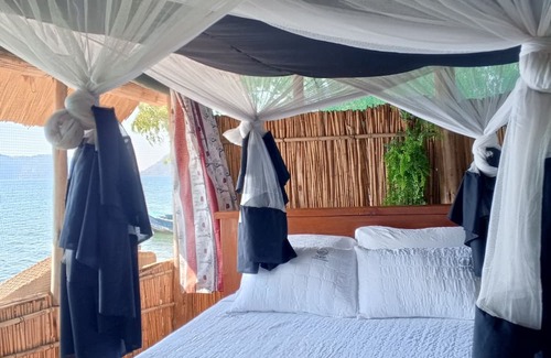 Cape Maclear Cama Y Desayuno | Quest Lodges and Safaris