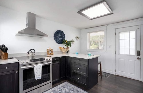 Varnum Park Casa | Romantic Cottage