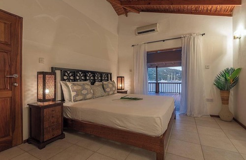 Bequia Island Hotel | RM Marina