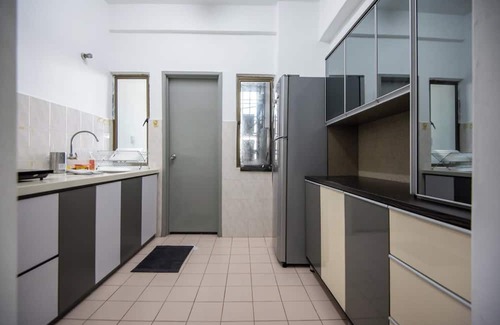 Tampoi Apartamento | A Modern 3BR Home Near Danga Bay, Free Parking