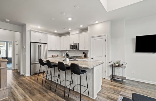 Charlotte Casa | King 3BR Townhouse in Camp North End