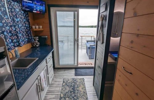 Mayfield Alquiler De Eote | House Boat on Fife Lake