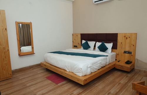 Bail Parao Hotel | Vanam Resort and Roof Top