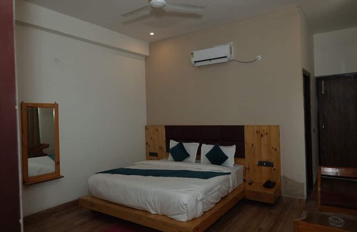 Bail Parao Hotel | Vanam Resort and Roof Top