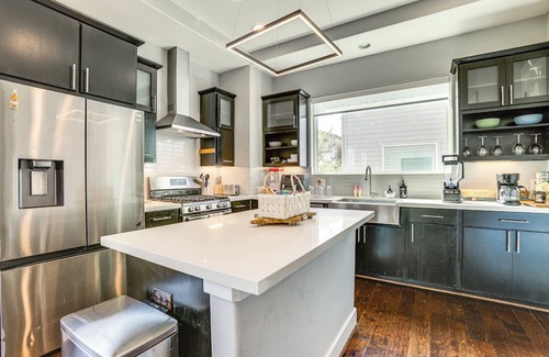 Northside Cabaña | 2 Mi to Dtwn: Modern Houston Home w/Private Patio