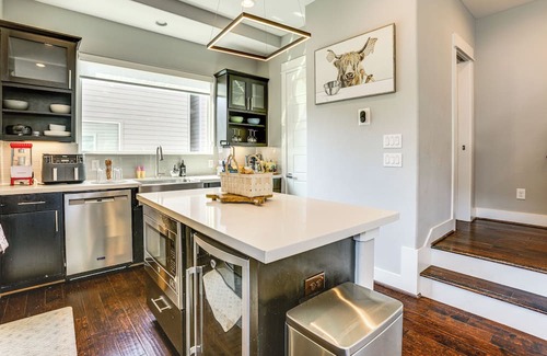 Northside Cabaña | 2 Mi to Dtwn: Modern Houston Home w/Private Patio