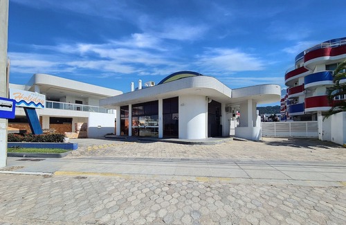 Ingleses Norte Apartamento | Apt c/Varanda in Condominio Pe na Areia Iho127