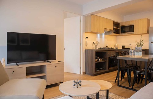 Miraflores Apartamento | w Peaceful 1BR w/Perfect Balcony in Miraflores