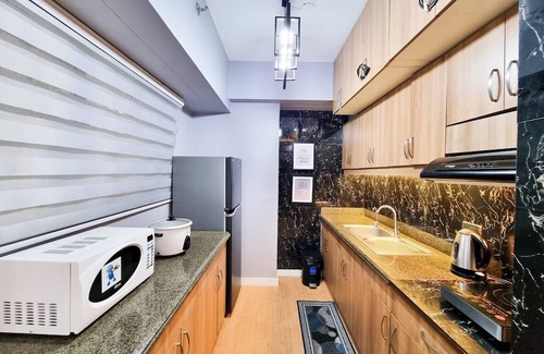 Ermita Condominio | 2BR Cozy & Spacious Family Condo, Great View & Karaoke At Torre De Manila