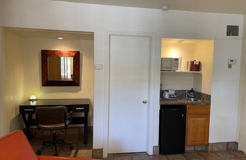 Warm Sands Hotel | Desert Paradise Resort- Gay Men's Resort