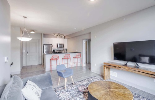 Central Business District Apartamento | TWO CozySuites at the Banks 17