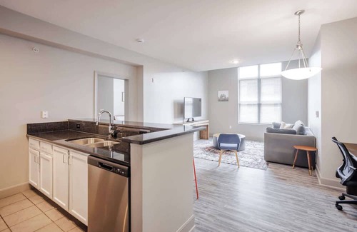 Central Business District Apartamento | TWO CozySuites at the Banks 17