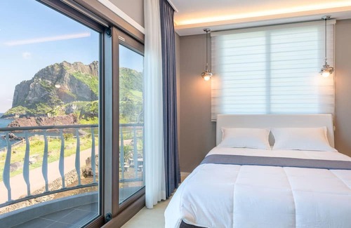 Seongsan Casa | Sunrise Castle Pension