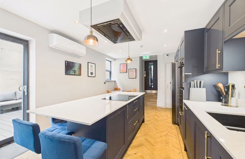 Redcar Casa | Host Stay Bellevue Luxe