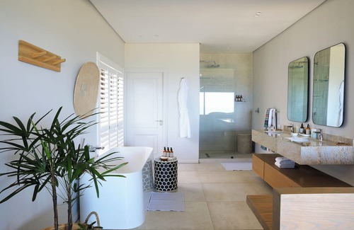Shaka's Rock Hotel | Sala Beach House