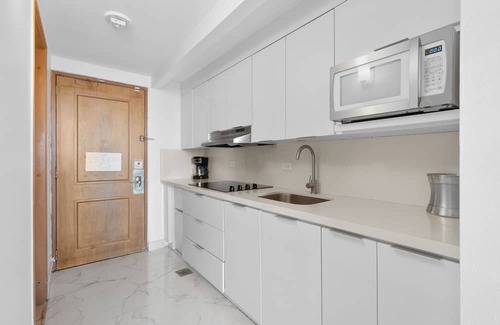 Puerta de Tierra Apartamento | Waterside Historic District Sweeping Views