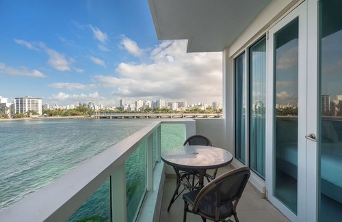Puerta de Tierra Apartamento | Waterside Historic District Sweeping Views