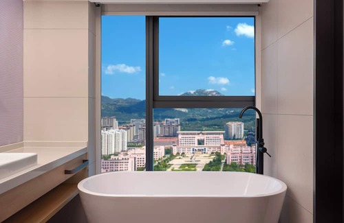 Donggang District Hotel | Holiday Inn Express Rizhao Oriental Colorful City by IHG