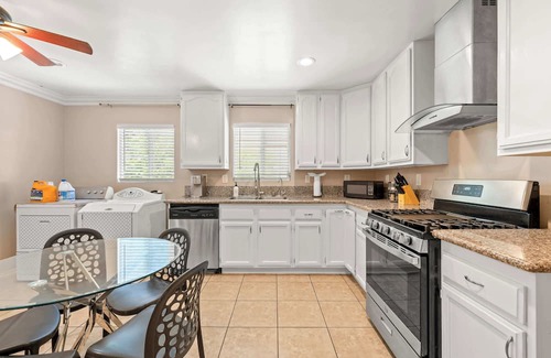 Westmont Casa | Modern Family Home w Full Amenities & Near ONT