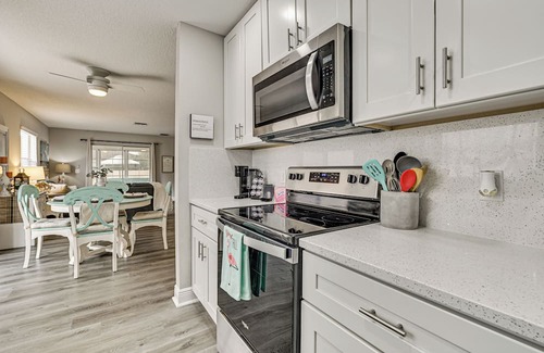 Lady Lake Cabaña | Renovated Villa Btwn Lake Sumter & Spanish Springs