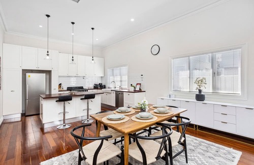 North Perth Casa | Hyde Seek Parkside Family Stay