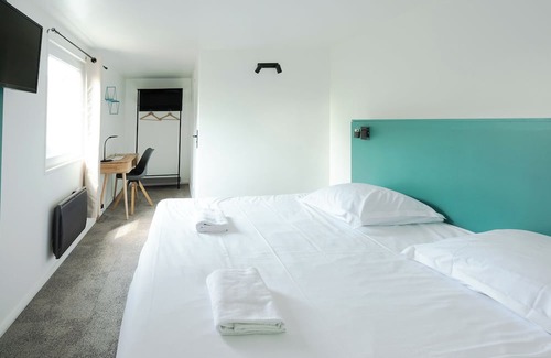 Villiers-le-Bacle Hotel | Les Chevaliers des Balances