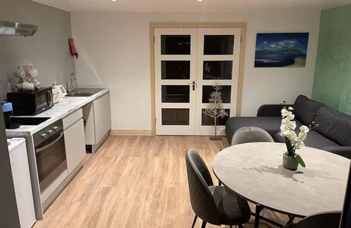 County Meath Apartamento | 1-bed Cosy Country Retreat- Sleeps 5, Emerald Park