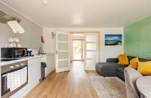 County Meath Apartamento | 1-bed Cosy Country Retreat- Sleeps 5, Emerald Park