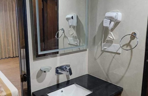 Azamgarh Hotel | Hotel Raghukul Grand