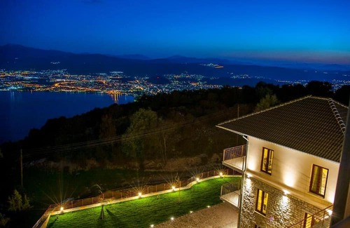 Ligiades Apartamento | Arktos Hotel Superior Room w/Stunning Lake View